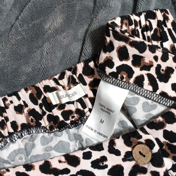 Mini skirt. - Picture 5 of 5